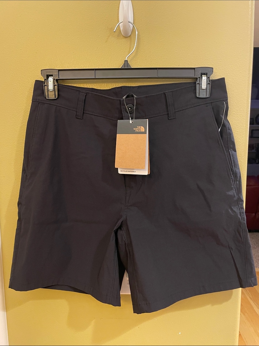 NWT The North Face Men's Black Flat-Front Outdoor Shorts